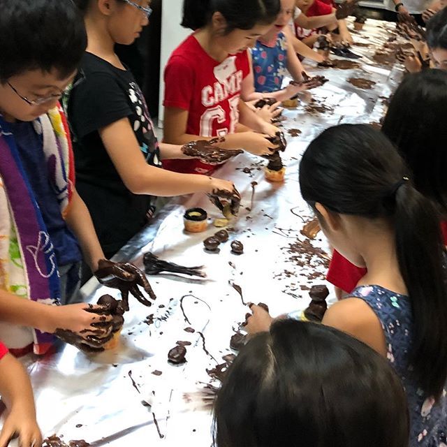 tim_ong's tweet photo. The best session of the week is our raw cookie dough chocolate session! #superchefsg #chocolate #rawcookiedough #chocolatewar #foodfight https://t.co/9t5QHoSHEZ https://t.co/9XFPIB3LSx