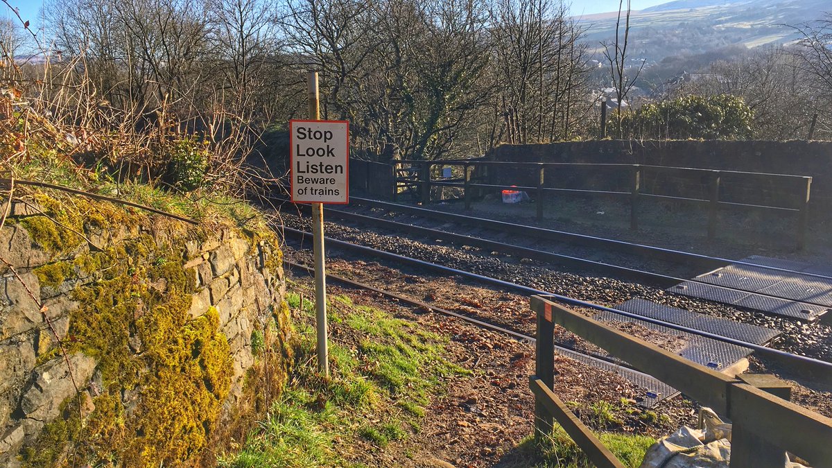 Level_Crossings's tweet photo. In sunny Uppermill this morning, raising awareness about level crossing safety following a near miss reported by @TPExpressTrains at Moorgate Halt level crossing.

Always remember to Stop, Look and Listen to ensure it is safe before crossing.

Stay safe at level crossings. https://t.co/N3DXX7YM8S