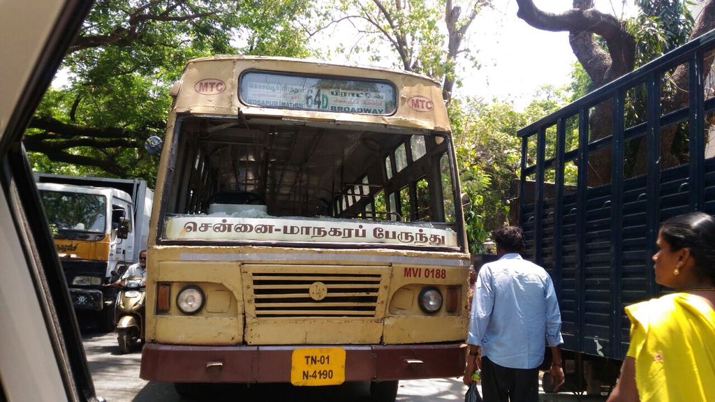 Mugilan__C's tweet photo. Stones pelted at government buses in various parts of Tamilnadu during Bandh called by #DMK https://t.co/EgWJEFe6OP