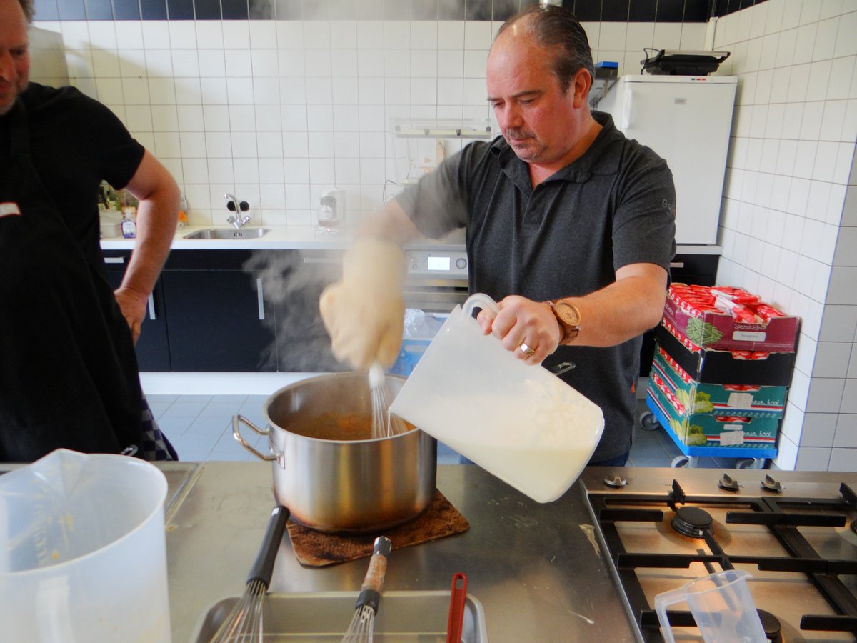 VerbeekPeter's tweet photo. De zelf- en hand gemaakte Caramelz met 4 verschillende whiskysmaken zijn binnen en staan op de Proefton. Kom gezellig even langs. Kijk, Proef &amp; Geniet! https://t.co/Me0hxky38c