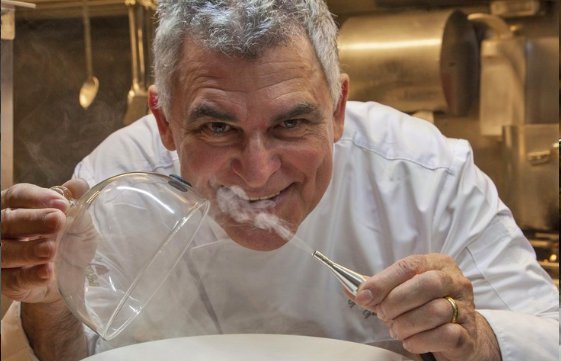 Solide nuove nella #GuidaIdentitaGolose.
<a href="/FerrPont/">Al Pont de Ferr</a>, <a href="/ilmoromonza/">Ristorante Il Moro</a>, Regio Patio all'Hotel <a href="/ReginaAdelaide/">Regina Adelaide</a>, Paolo Teverini, Don Camillo: cinque chef di lungo corso e rinnovato entusiasmo identitagolose.it/sito/it/207/19…
