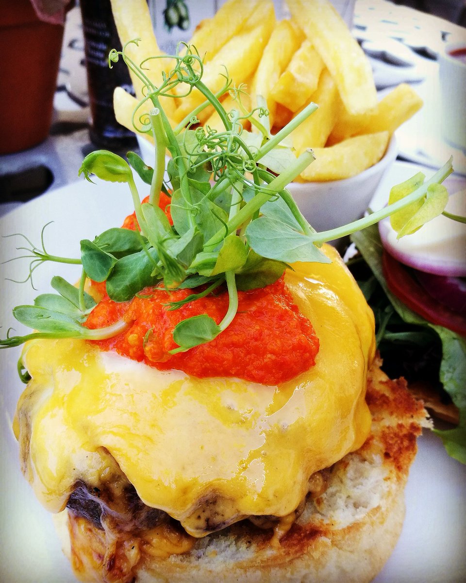 ErinvaleHotel's tweet photo. Don't you think its perfect day to indulge in a delicious Burger? Ours was entered by Executive Chef, Reinette Hansmann, into #HellmansBurger Competition. We can Beat other Burgers! 😀 Tell us if you agree! 🍔 #Erinvale #Hellmans #burger #competition #HellmansRoute #BurgerRoute https://t.co/4Kk1LNGdBU