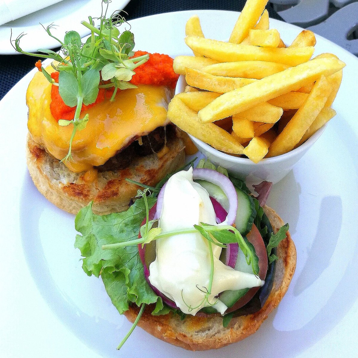 ErinvaleHotel's tweet photo. Don't you think its perfect day to indulge in a delicious Burger? Ours was entered by Executive Chef, Reinette Hansmann, into #HellmansBurger Competition. We can Beat other Burgers! 😀 Tell us if you agree! 🍔 #Erinvale #Hellmans #burger #competition #HellmansRoute #BurgerRoute https://t.co/4Kk1LNGdBU