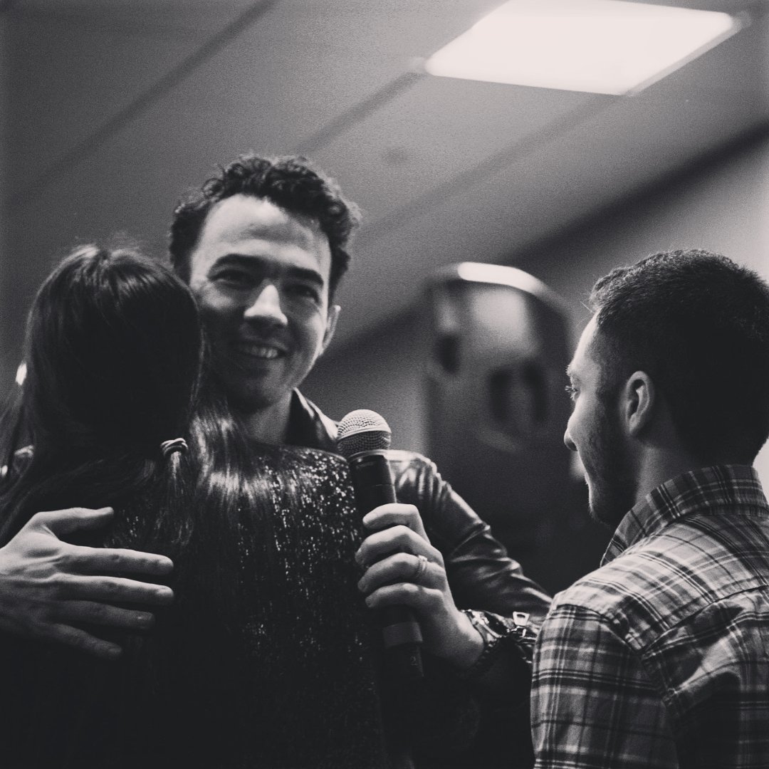 Jonas___Kevin's tweet photo. Was so much fun and so honored to host #castontour thank you @demidlovato5 for having me! 🙌🏼🙌🏼 https://t.co/ovN1WygivQ