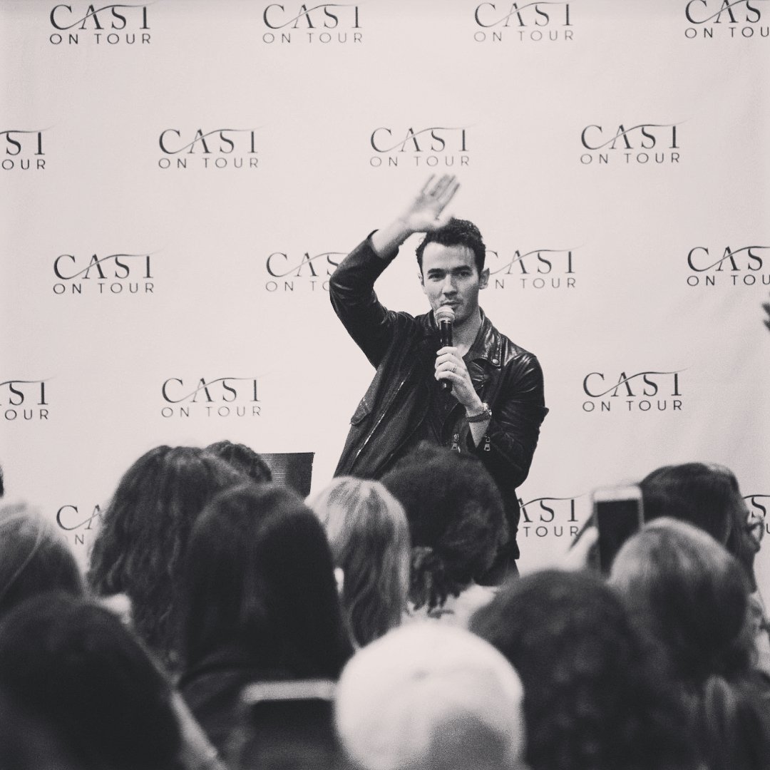Jonas___Kevin's tweet photo. Was so much fun and so honored to host #castontour thank you @demidlovato5 for having me! 🙌🏼🙌🏼 https://t.co/ovN1WygivQ