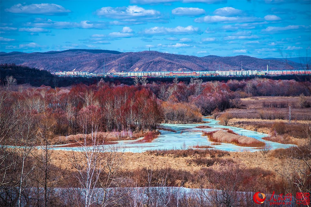 PDChina's tweet photo. Springtime has covered the Greater Khingan Mountains in northeast China's #Heilongjiang Province with an ink-wash painting https://t.co/FWvLa1zIeR