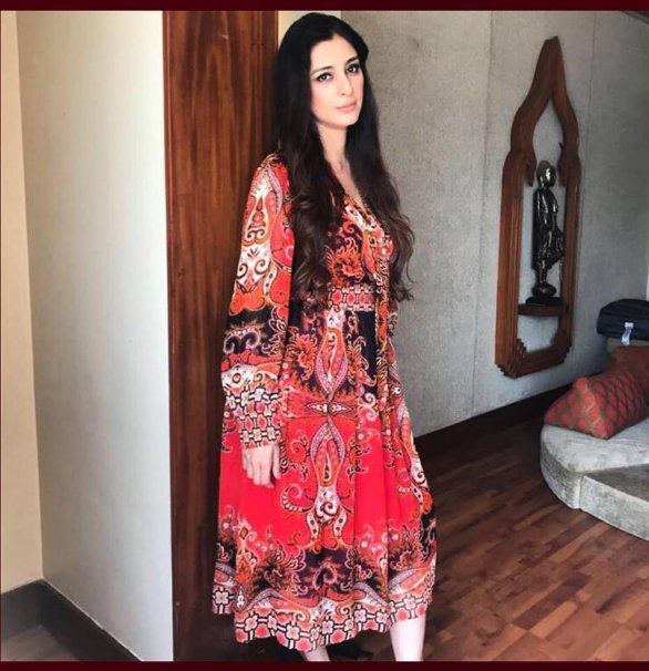 Actress #Tabu looks like a vision in this #labelRituKumar dress. Shop the look online here - labelritukumar.com/black-full-len…