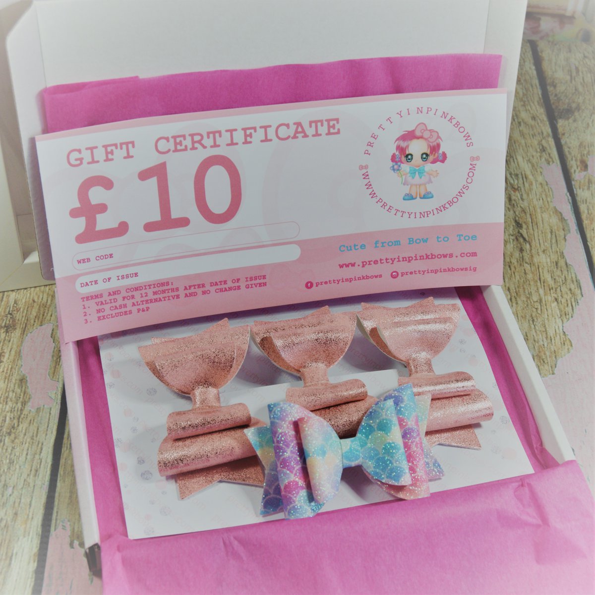 pipbows's tweet photo. How beautiful is this box of bows ? And a little added extra of a £10 Gift voucher. 
Did you know you can buy £5 &amp; £10 Gift Vouchers to spend at Prettyinpinkbows ? 
You can get them now over on the website ! https://t.co/rAoVel6oSm