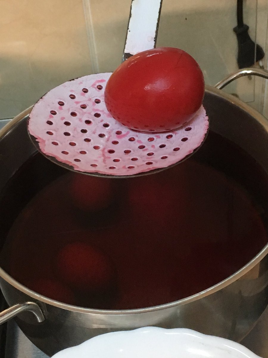 PaulBrummell's tweet image. Dyeing eggs for Easter at a home for children with special needs in #GuraHumorului supported by #TeAudRomania NGO.