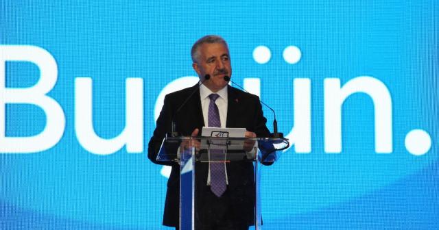 Bakan Arslan: "e-Devlet kullanıcı sayısı 37 milyonu geçti. 
e-Devlet üzerinden hizmet veren kurum sayısı 428’e ulaştı. 
Bu yolla, 2016 yılında 1 milyar 900 milyon dolar tasarruf sağlandı."
goo.gl/PTyzoz
