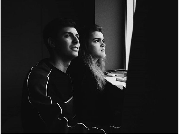 lucia_gpv's tweet photo. Cuando tus padres predijeron el primer posado de Almaia ๐บ๐
@Alfred_ot2017 @Amaia_ot2017 @OT_Oficial #almaia #terge https://t.co/2YVlsXiSKb