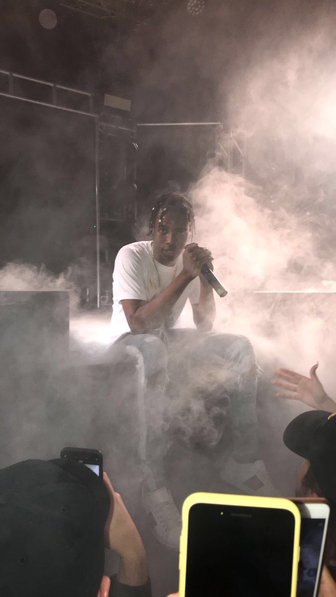 LeFonz97's tweet photo. If this ainβt the hardest picture of @RoyWoods #ovoutu https://t.co/KBzWlCw8xb
