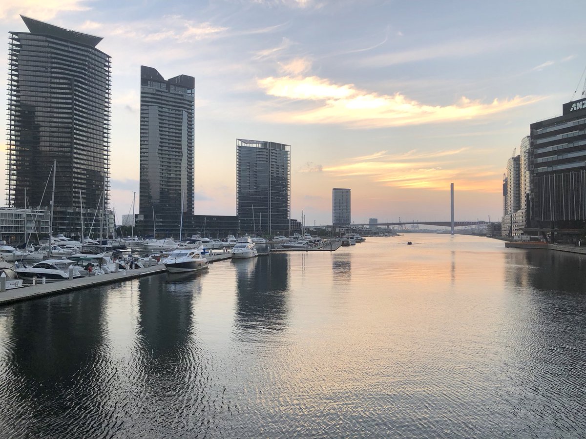 geoffwhite's tweet photo. You have to love these autumn sunsets. Great time for a walk. #autumn #yarrasedge #docklands #webbbridge #yarra #yarrariver #peaceful https://t.co/Hv9OqJ567v