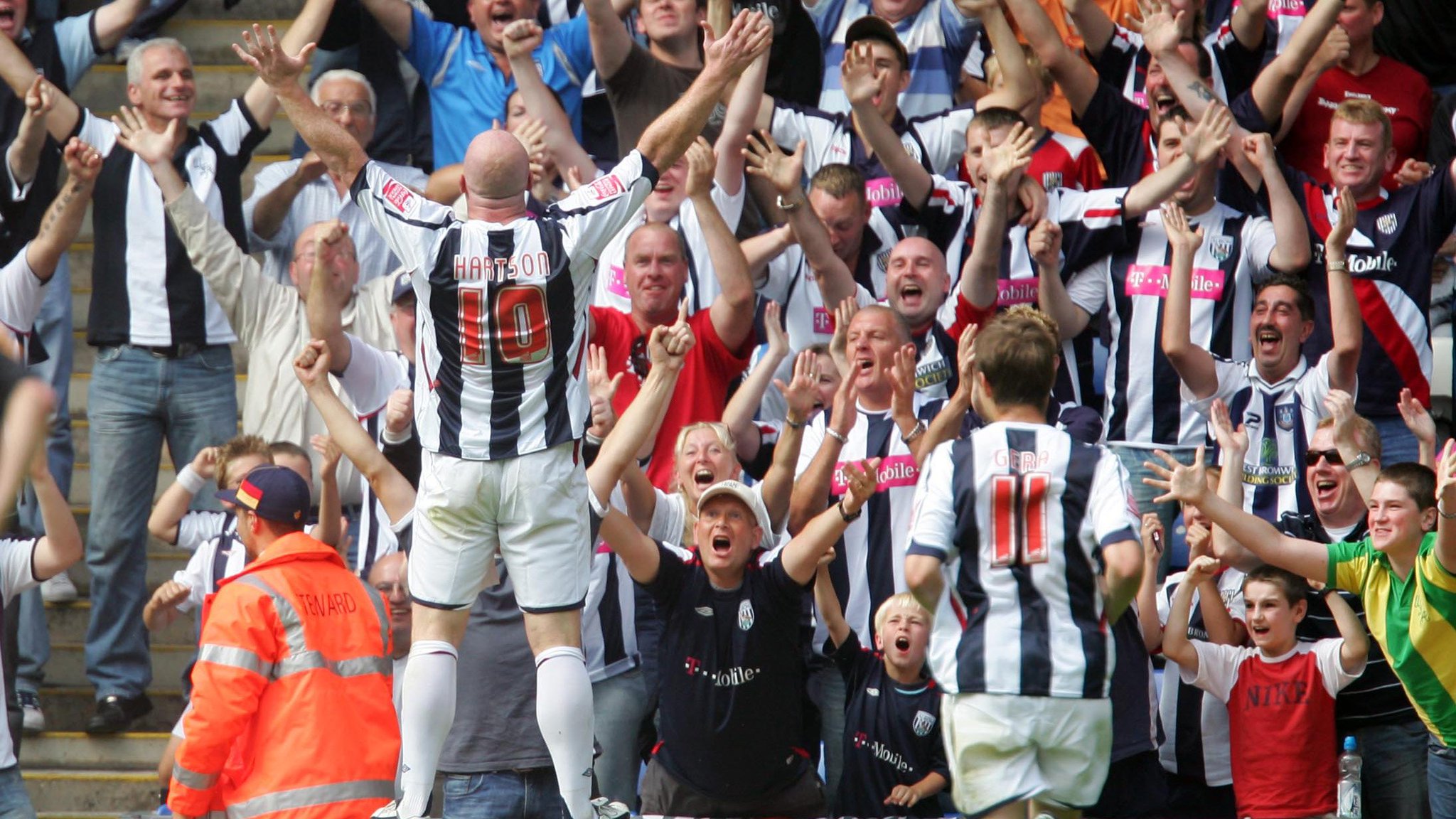  We\re wishing our former striker John Hartson a very happy birthday Enjoy your day, John! 