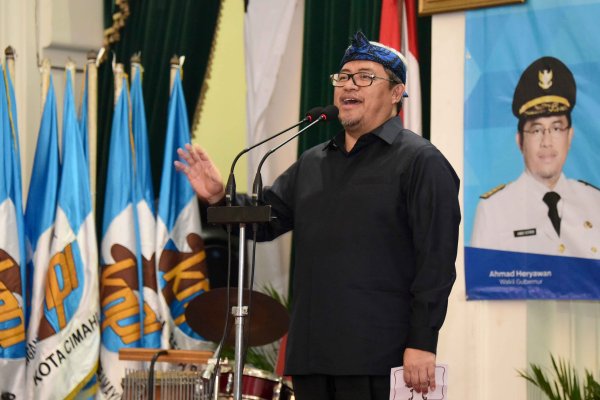 Di Akhir Masa Jabatan, Aher Terima Penghargaan Tertinggi dari IPDN dlvr.it/QNVN3f