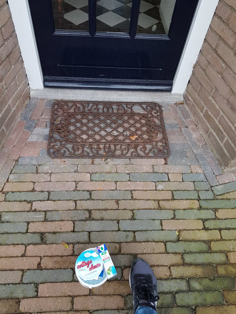 SabineBanda's tweet photo. Van de supermarkt naar huis. Telt dat ook op #wandelnaarjewerkdag? #thuiswerken https://t.co/8yRqr2DEGC