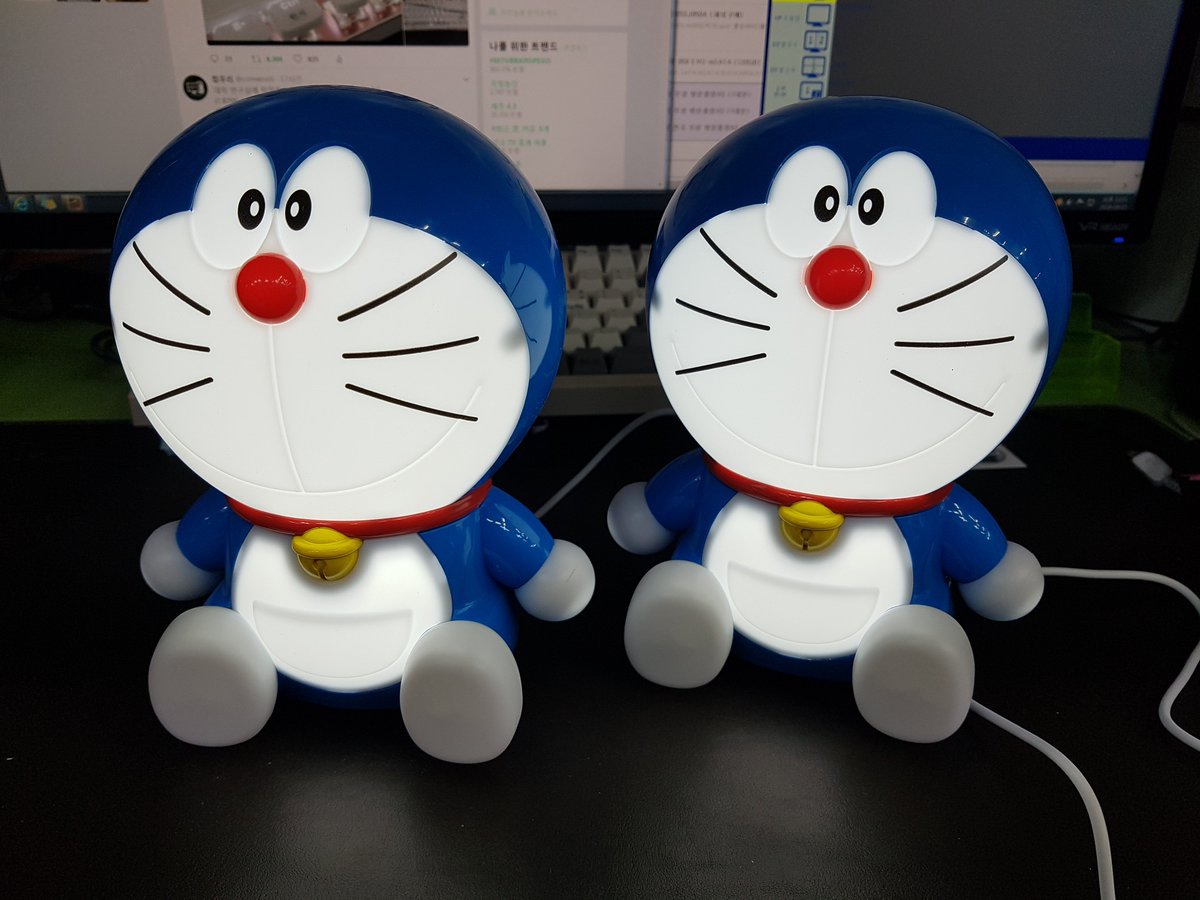 comwoori's tweet photo. 73번째 이벤트 입니다. 도라에몽 무드등 입니다~!! 제눈엔 너무 귀여운데 좋아해주실지 기대반 궁금반 입니당(두근두근). 컴퓨터 usb에 연결하여 사용 가능합니다. 밝기 2단계 조절 가능하구요. RT 해주시구요. 한분 드리기는 아쉬워서 "두분" 추첨해서 드릴게요! 4월9일(월) 오후 5시 마감입니다. https://t.co/6dFVkV2TRr