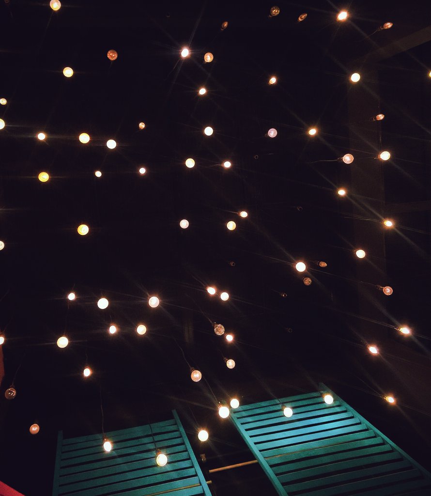 SayanaMehta's tweet photo. Oh so Stoned! Pretty good icecream.. but more then that the ambience was great... #ohsostoned #glow #lights #shades #vintage #loveforphotography #beingphotigrapher #baner https://t.co/UcTzU46L9c