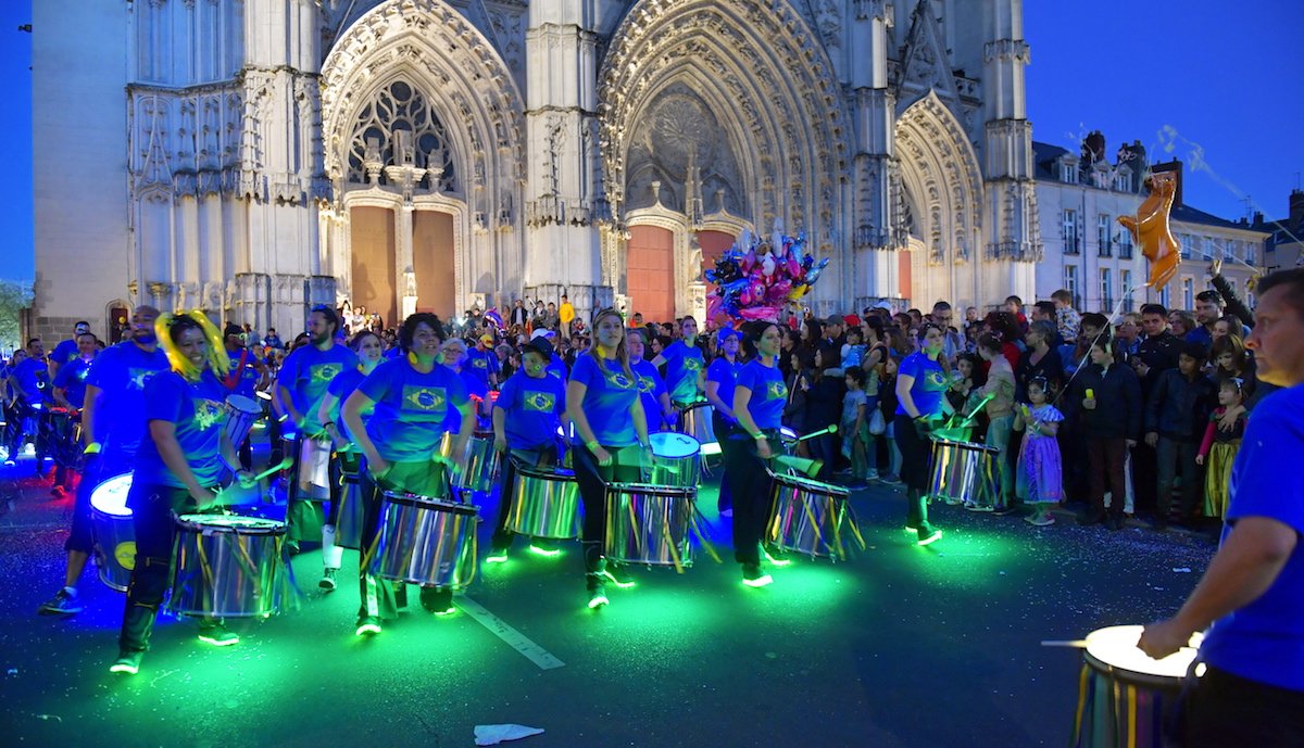 nantesfr's tweet photo. Les 8, 11 et 14 avril, les rues de Nantes seront rythmées par le #Carnaval de Nantes !
Plein d’animations sont prévues sur le thème de la science-fiction et du fantastique 👽👺
Plus d'infos : https://t.co/bLo6NVQXRE  #Nantes https://t.co/RpswbwGPX2
