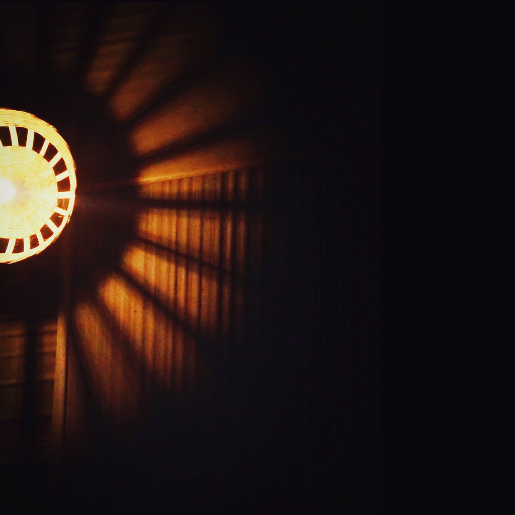 SayanaMehta's tweet photo. #shades #light #vintage #familymemory #photographer #co2 #pattern #combination_of_light_painting_or_shades😅 https://t.co/HbybBSneCd