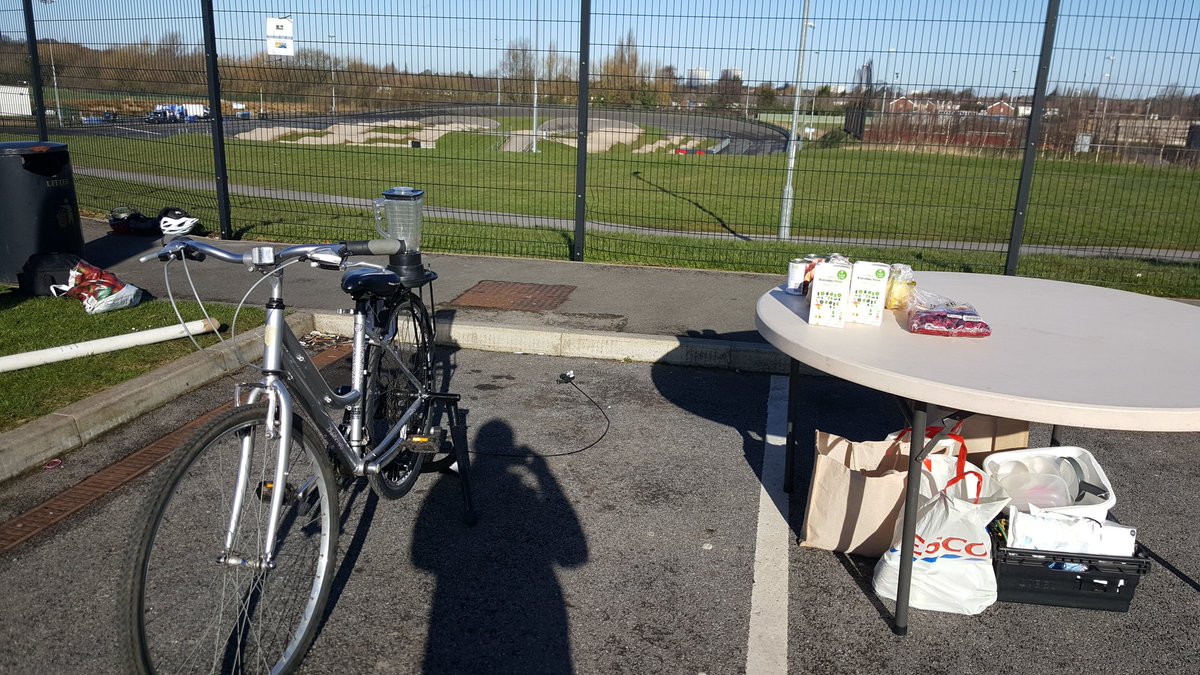 S_Green81's tweet photo. Lovely day for #Knowsley #ActiveFest. Looking forward to getting some smoothies made powered by the bike! #MoveMore @NWBoroughsNHS https://t.co/XimyzPoXdE