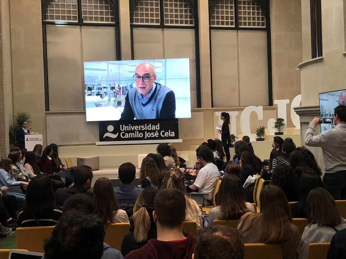 HeyMediaAgency's tweet photo. Nuestro decano @Jsantiagoba también está con nosotros en los #PremiosMilo18 🙌🏽, él tampoco se lo quiere perder #YoNoMiloPierdo18 🧐. https://t.co/IsZI7Nz4QJ