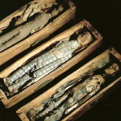 Secret Cabinet Episode6: Murder Dolls of Edinburgh buff.ly/2Eh7xTk In 1836 17 miniature coffins were found by children at Arthur´s Seat, a volcanic rock near Edinburgh. A connection to "Resurrection Men" William Burke a William Hare and their 17 victims? <a href="/der_buddler/">The Secret Cabinet</a>