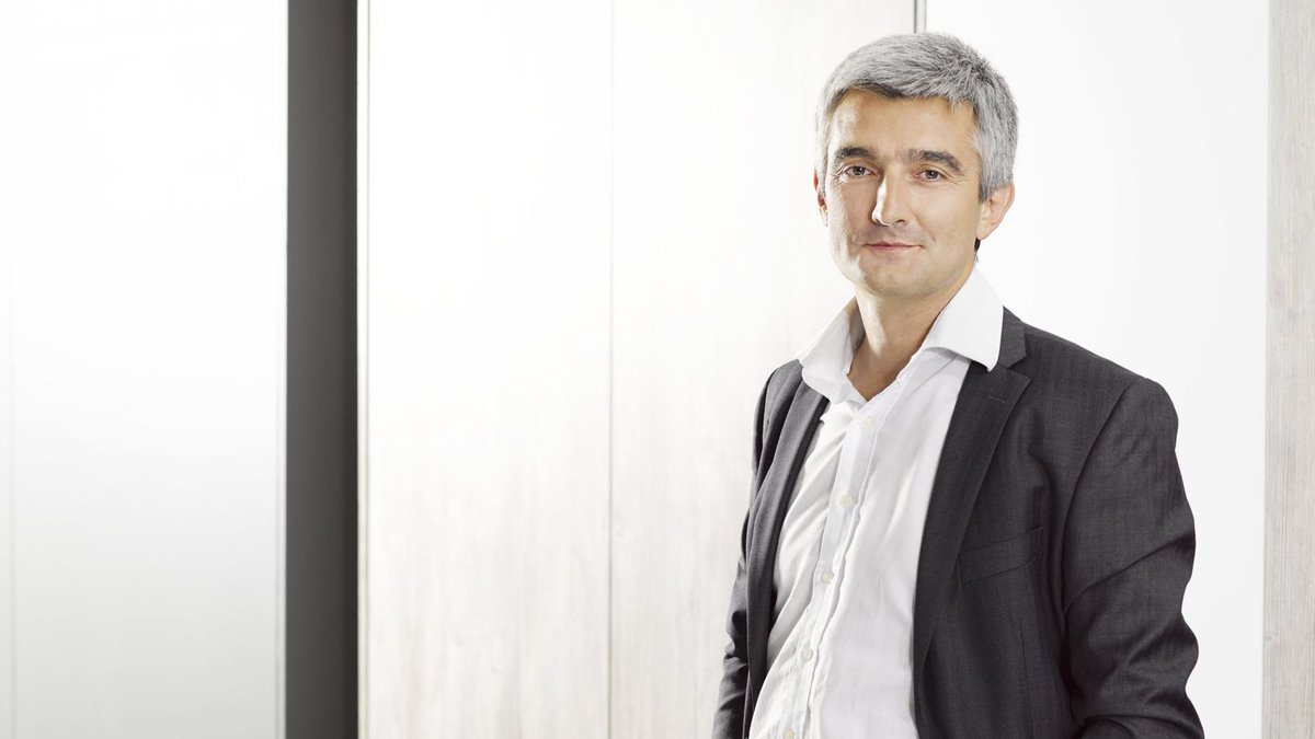 Schmidt_Groupe's tweet photo. [#PRIXCOUPDECOEUR 🌟] @Schmidt_Groupe récompensé par le Prix Coup de❤️ de la #Franchise dans la catégorie Export. Retrouvez l'ITW de Patrick Directeur Commercial #Europe dans le N° spécial Franchise de @LEXPRESS. #SchmidtGroupeCréateurDentrepreneurs
➡️ https://t.co/wK6xioVltN https://t.co/m3uj4gK5L9