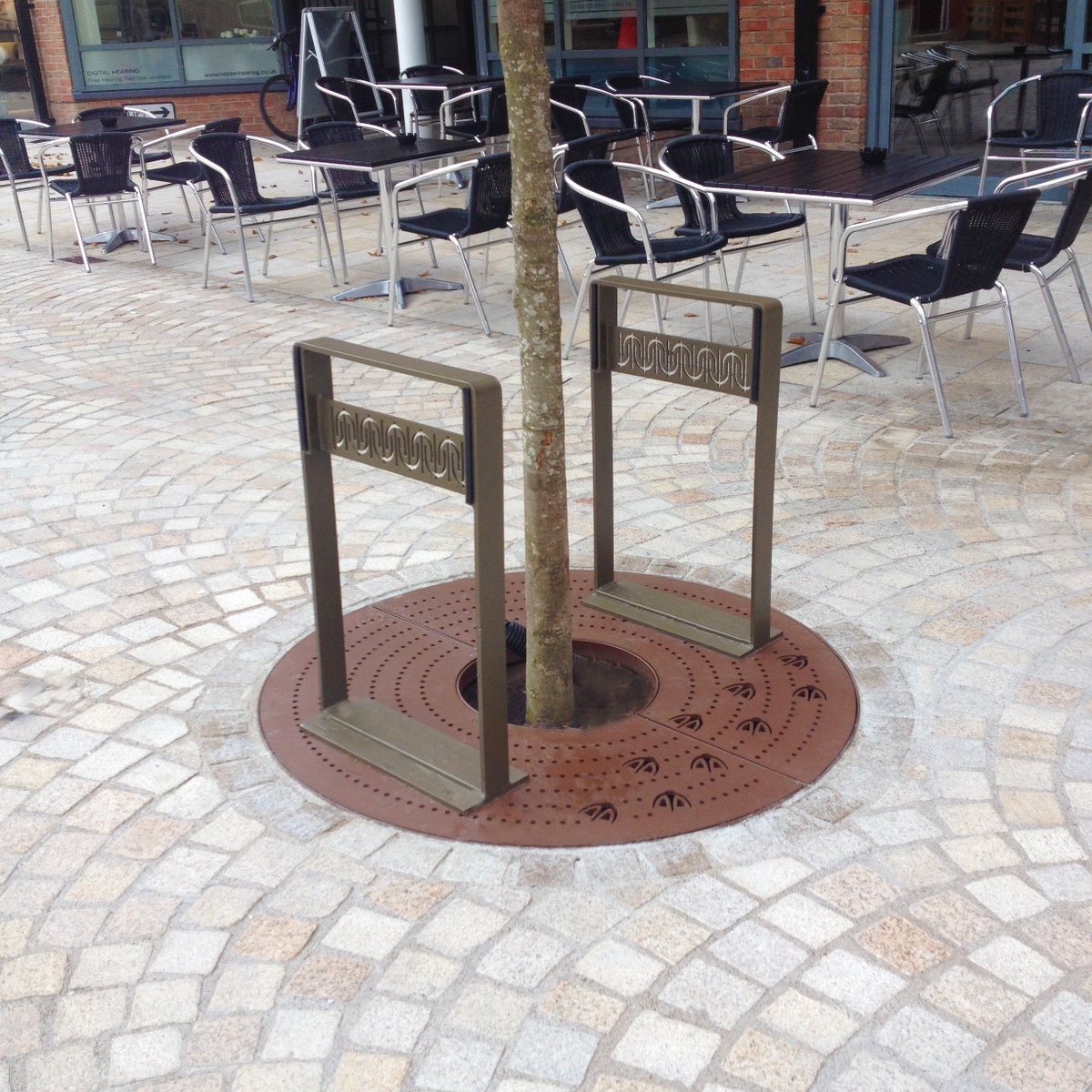 Engineered using mild or stainless steel to offer the highest level of #tree protection, our robust tree grilles are able to withstand heavy footfall whilst preventing access to the roots &amp; trunk ow.ly/Zw5d30jkjFF #Landscape #UrbanRealm #Regeneration