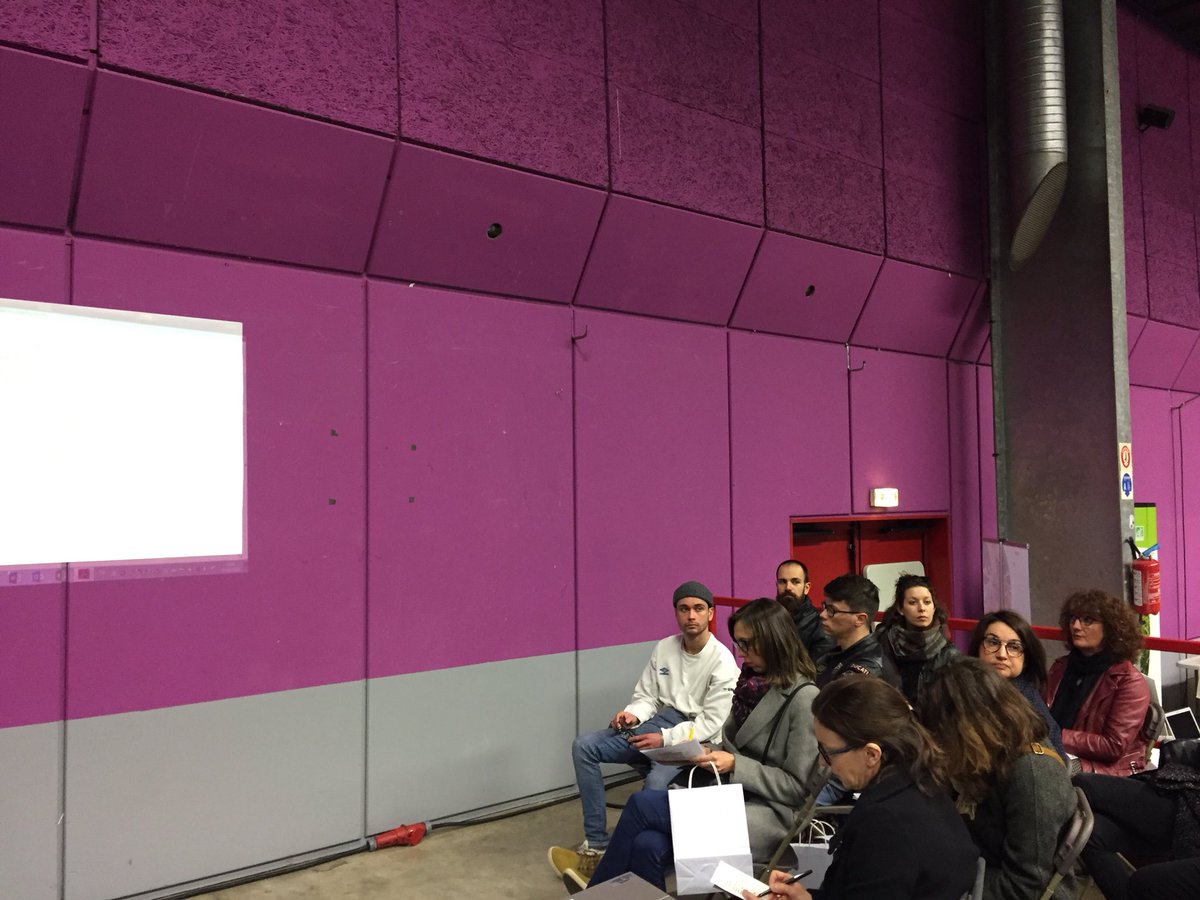 GNI_Grand_Ouest's tweet photo. Actuellement au pôle création: mini conférence « #Entreprendre, mais sous quel statut? » #WorkChope2018 https://t.co/3g4CxLyKGc