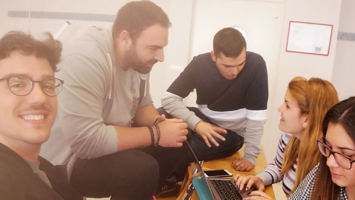jmdtherrer's tweet photo. A por el proyecto 2 #ccssUCA Go, go, go!! 💪💪 https://t.co/MV0lIyDVuv