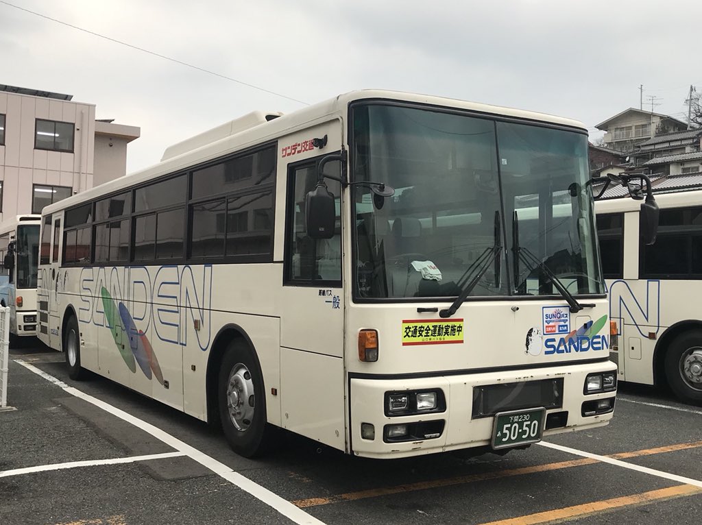下関のバスマニア 26y A 御注連 Shimabarakko 置き換えの対象になったのは5050です 当初は小月営業所に配置され宇部 小野田 小倉線を走っていましたが路線廃止と共に東駅営業所に移り福岡線を走っていましたがガーラの導入により下関総合支援学校の