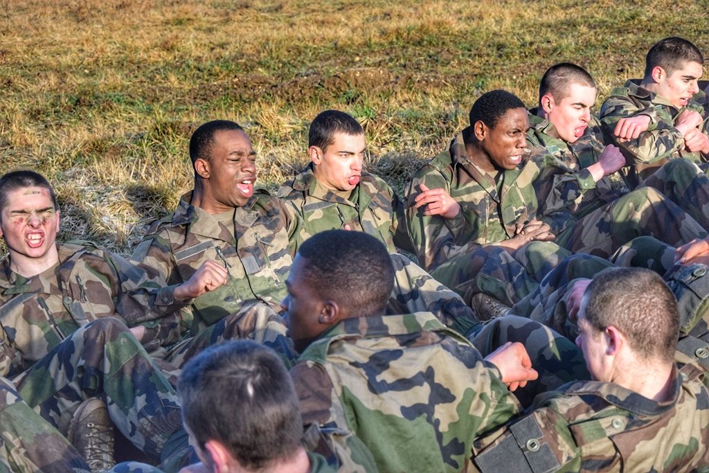 1er_Tirailleurs's tweet image. Près de 45 nouvelles recrues motivées découvrent les rudiments de la vie #militaire : premières nuits en bivouac, effort physique collectif, tir et combat rythment ces premières semaines.
👉 Ils font partie des 240 #turcos qui seront recrutés cette année.
#CFIM #Verdun #FGI