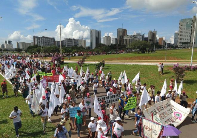 satokokishimoto's tweet photo. New article about resistance to the corporate take-over of #water and land in Brazil - struggles that were very visible at the Alternative World Water Forum last month #FAMA2018 https://t.co/zIQIec7cRV #WorldWaterForum #Right2Water #privatisation https://t.co/KARGWLWSdT
