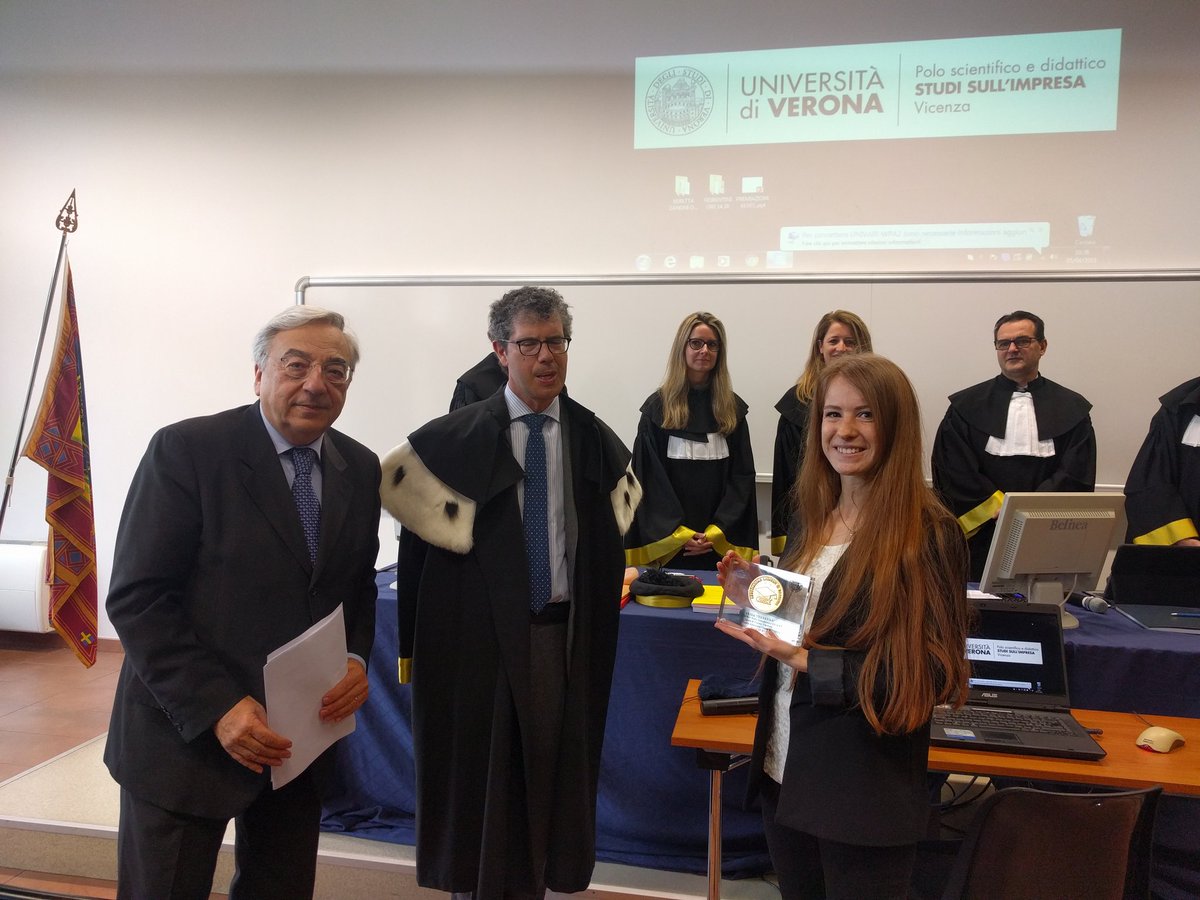 UniVerona's tweet photo. Elisa Terreran è premiata dall'#Alvec come miglior laureata dell'anno in #Economia aziendale della sede #Univr di #Vicenza https://t.co/iuh7qJZjsI