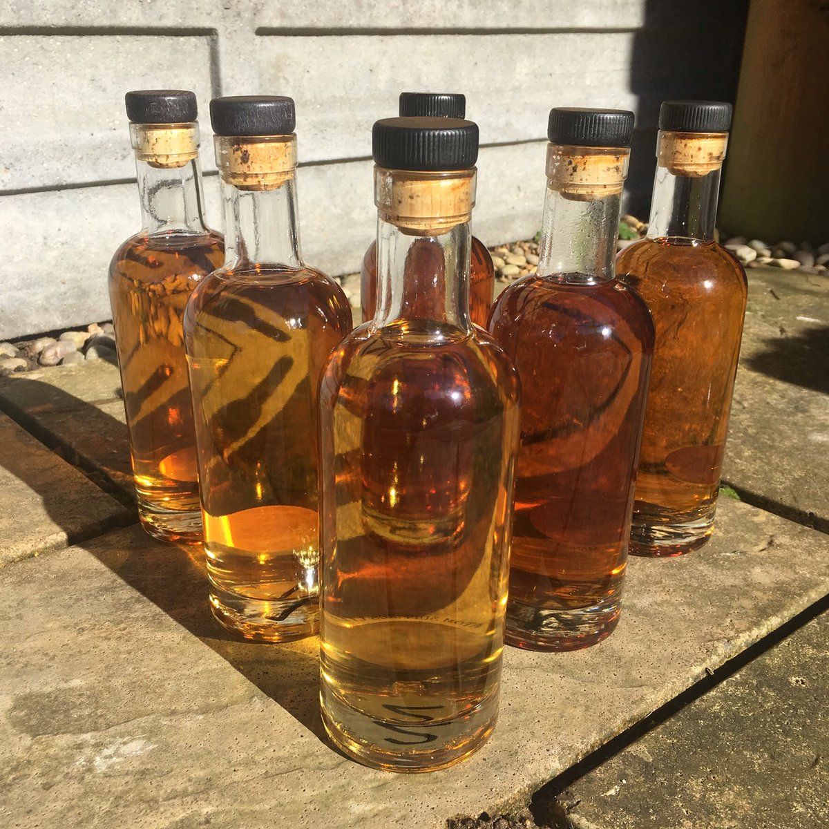 BoutiqueyDave's tweet photo. Getting naked in the sunshine this morning. Boutiqu-y-ful! #AmberNectar #labelsoff #tapsaff https://t.co/HyoCHH85yX
