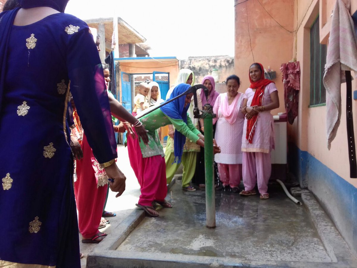 cmombd's tweet photo. Swacchta sapath,clining and handwashing activity in cmo moradabad adopted village in chc kanth,moradabad https://t.co/JSNPWeqayQ