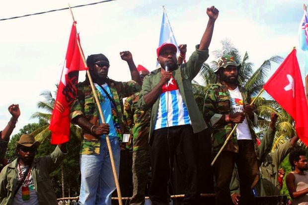 FreeWestPapua's tweet photo. #WestPapuan activists view the arrest of 45 #WestPapuans as a diversion tactic of the #IndonesianPolice from their brutalizing of villagers in #Tembagapura. It is believed around 20 people still remain in detention. https://t.co/YqF65zU3Eb https://t.co/hGx6twxDIF