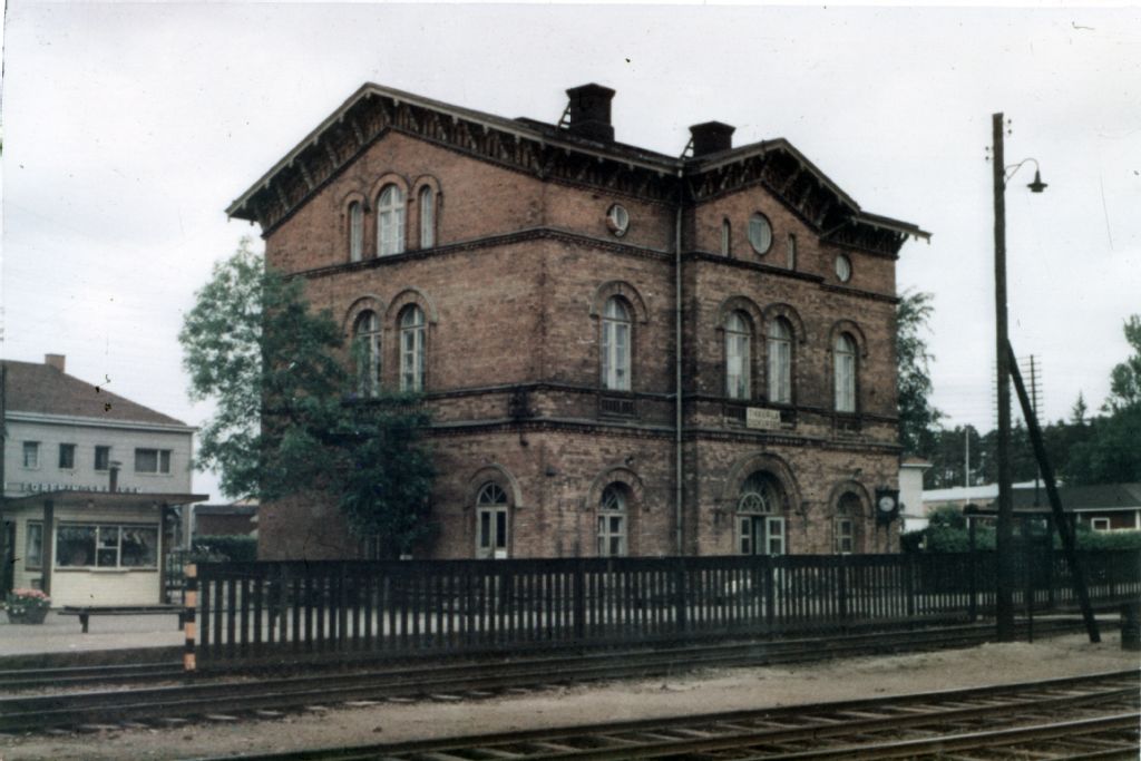 VantaaKaupMuseo's tweet photo. #Muistaakseniblogi'ssa esitellään #Tikkurilan #historia'llisimmat kuvauskohteet. Huom. myös Valokuvaa #Vantaa -kierros, joka lähtee museolta tänään ke 5.4. klo 17. #kulttuuriavantaalla #VisitVantaa #museot #opastukset
https://t.co/9iCV9SC1kF https://t.co/hpD6zoCz6K