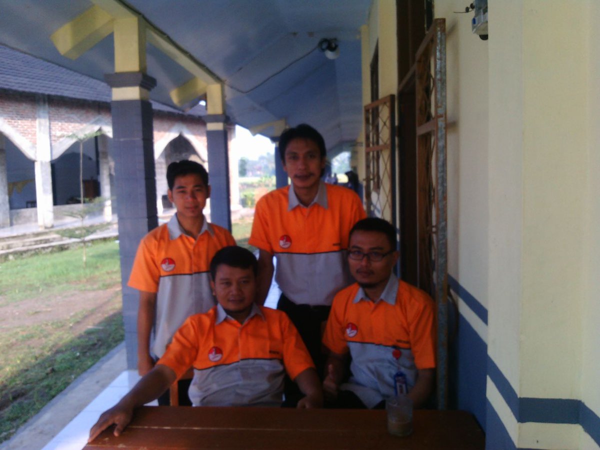 Alhamdulillah UNBK SMK selesai dengan baik.. terimakasih utk segenap panitia dan tim teknis <a href="/SMKN1ARAHAN/">SMKN 1 Arahan</a>