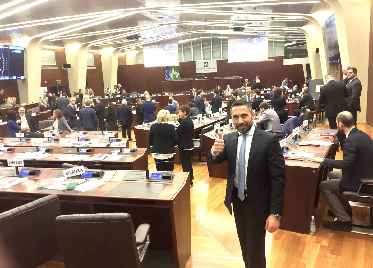 FrancoLucente's tweet photo. Prima seduta del @ConsLomb .
Si comincia!! https://t.co/MYTFo4HYuH