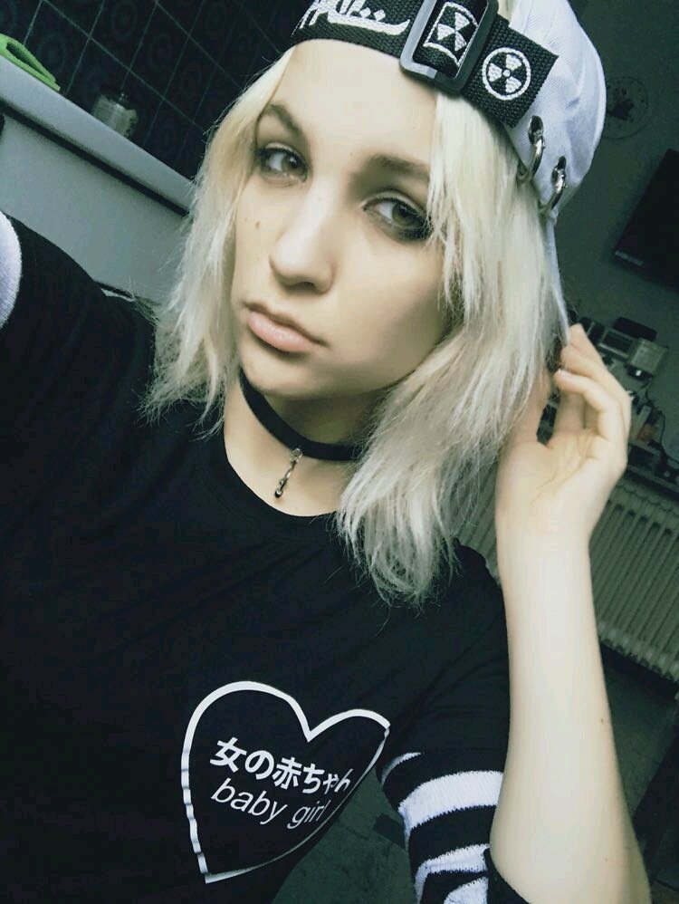 noobpoopqueen's tweet photo. #damage #damaged #babygirl #lowsaturation #selfie #asianfashion #darkclothing #cap #pisces #silverblonde #cool #ringcap #toxic #weirdkid https://t.co/8Hj0Gtiv1O