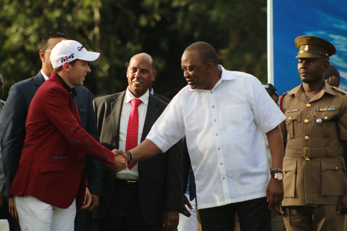 nairobinow's tweet photo. #Nairobi: The @KenyaOpenGolf, worn for the 1st time at the #KenyaOpenat50.

The first recipient of this jacket was @Lorenzo_Gagli, from Italy, the winner - awarded by @Barclays_Kenya Chair, Charles Muchene - in the pres. of the President - on Mar. 25, 2018 at #Muthaiga #Golf Club https://t.co/GosZmxUPhl