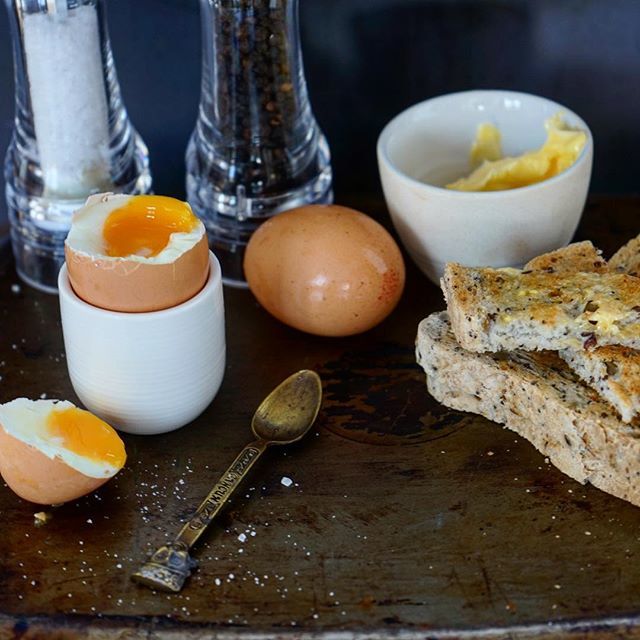 Hasteskitchen's tweet photo. Back to basics for breakfast. Can’t beat a good old dippy egg. Cracked a 5 mile run out this morning and chest and tri session. Now on to editing the next vid. Who’s training today and what recipes would you like more of? #nextrecipe #protein #eggs https://t.co/NT9JeUK5eN https://t.co/Viia9nbkiw