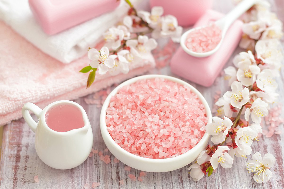 TheHubHotel's tweet photo. E' il momento di prepararsi alla primavera prova il trattamento PELLE DI SETA con sale rosa proposto dalla nostra Spa Sensation a @The Hub Hotel - Milano 
Make your skin ready to the spring, try the SILK SKIN treatment with pink salt by Spa Sensation at @The Hub Hotel - Milano! https://t.co/egRlpfLWks