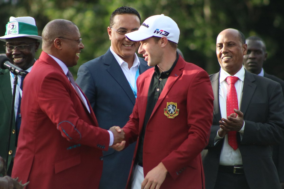 nairobinow's tweet photo. #Nairobi: The @KenyaOpenGolf, worn for the 1st time at the #KenyaOpenat50.

The first recipient of this jacket was @Lorenzo_Gagli, from Italy, the winner - awarded by @Barclays_Kenya Chair, Charles Muchene - in the pres. of the President - on Mar. 25, 2018 at #Muthaiga #Golf Club https://t.co/GosZmxUPhl