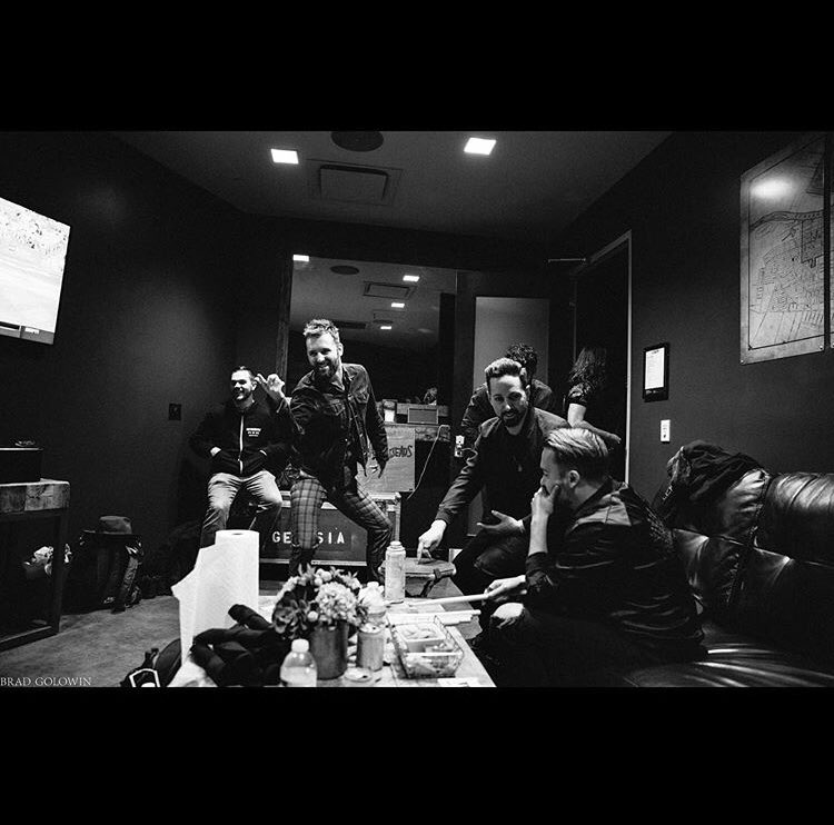 SunEire's tweet image. Presenting few wonderful pictures from the #Thread Tour⭐️🎵 We are following closely and know this one is going super great!🔥🌻
#ThreadTour
#WeAreThread
#NewAlbum
#RedSunRisingmusic 👏🏻🥇🌻

Tour details, merch and tickets available from:
redsunrisingmusic.com