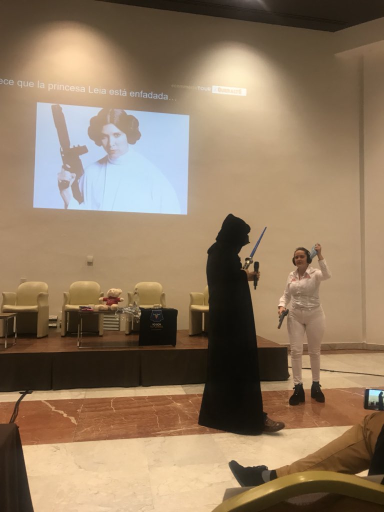 eraser's tweet photo. #sevilla #sevillaHoy #TDSactualidad Rt @monicagortin
 
Puntazo la ponencia de @GrupoQueralto en #ecommercetoursv. Sorprendente y divertida. https://t.co/0K7bXO6vUi