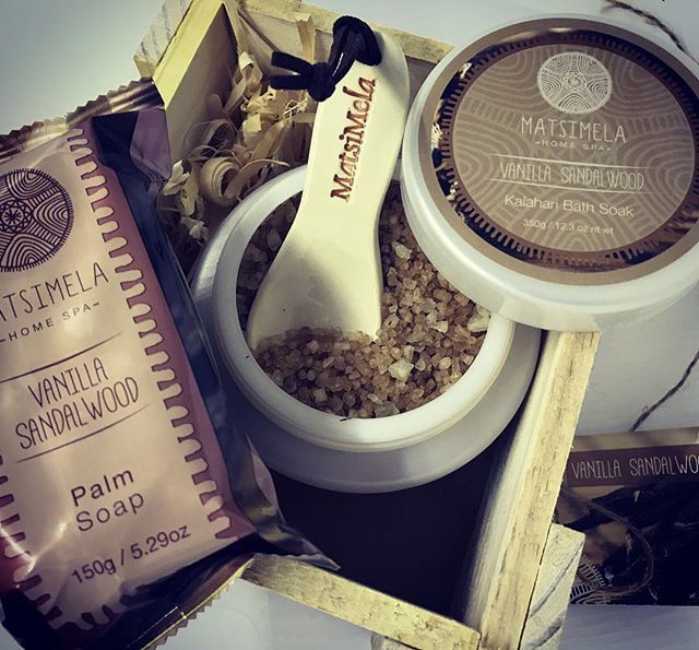 Absolute luxury - a <a href="/matsimelahomspa/">MatsimelaHomeSpa</a> home spa spoil!
Smell it! #vanillasandalwood 
#vanillasandalwoodsoap 
#vanillasandalwoodbathsoak
#kalaharibathsoak 
#palmsoap 
#bloggift 
#blogdrop 
#samomblogger ##samombloggers 
#allminetoenjoy 
#bathtreats
#easterg… ift.tt/2uNBLhd