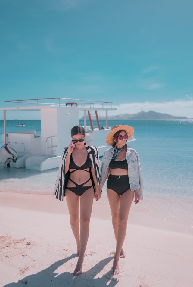 hmphilippines's tweet photo. Gearing up for your next getaway? A new drop of #HMBeachEssentials is in stores NOW. Shop these looks worn by @VernEnciso and @Verniecenciso today! #Amanpulo https://t.co/ANXVgfE34R